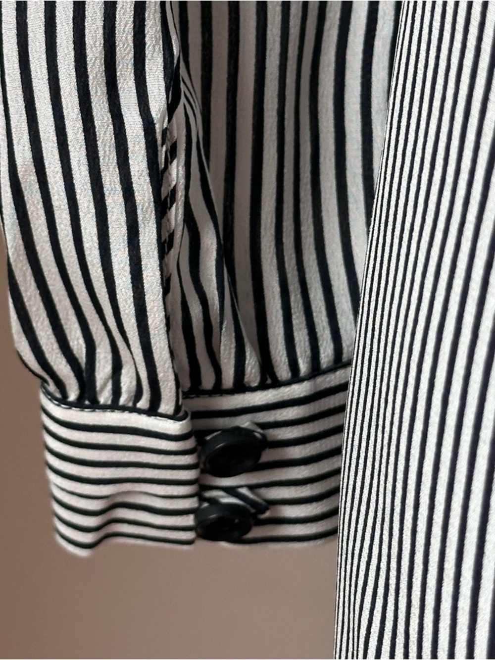 Cabi 100% Silk Off Shoulder Striped Blouse XS Black White Tunic Top Lightweight - Picture 5 of 15